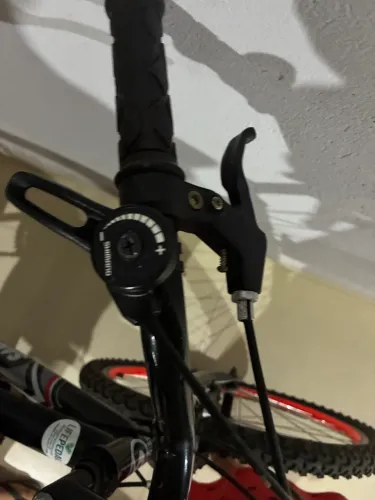 Bicicleta aro 24 7 marchas 
