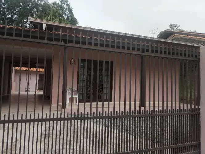 Alugo casa com piscina no bairro Floresta