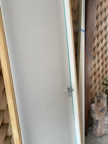 Porta de quarto folha de 0?70x215 largura do batente 10cm seme nova
