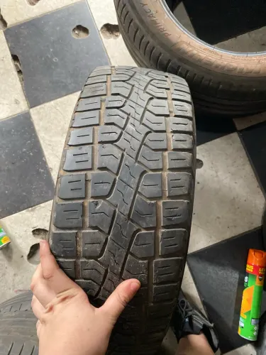 Par de pneus pirelli scorpion 205:60:15