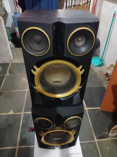 2 caixa de som cada uma com 500w corresponde as duas com 1000ws.