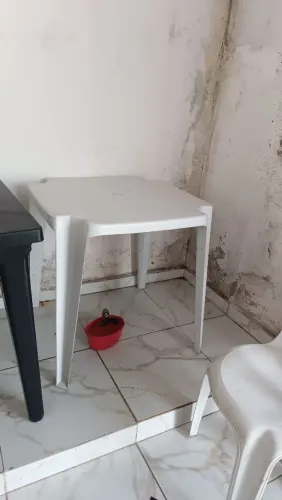 2 Mesa branca e 6 cadeiras