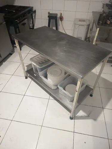 Mesalino inox industrial com pratilheira inferior