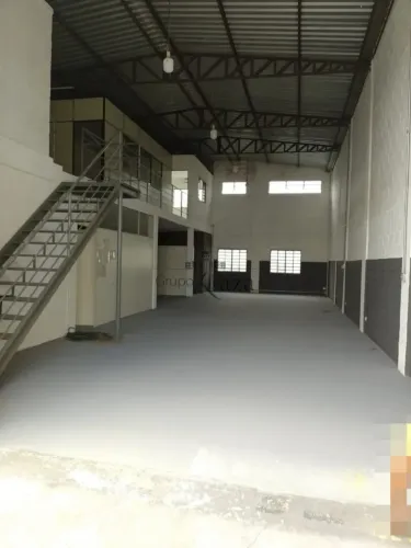 Oportunidade - Galpão Comercial - Chácaras Reunidas - 300m².