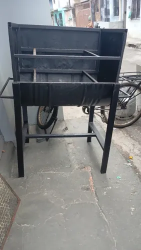 Vendo Churrasqueira com grelha perfeita para o seu ponto comercial