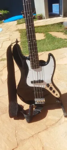 Vendo Baixo Squier 4 cordas