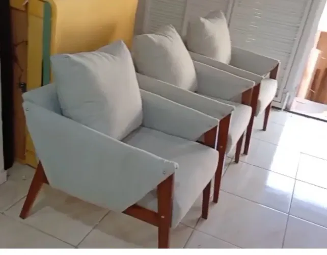 Poltronas 0,70cm Top couro. Direto de Fábrica ?
