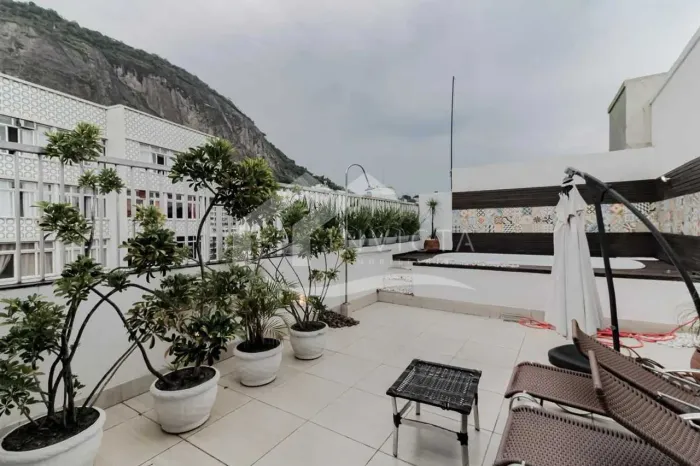Cobertura de Luxo com Piscina Privativa, Área Gourmet e 3 Suítes - 300 m² de Exclusividade