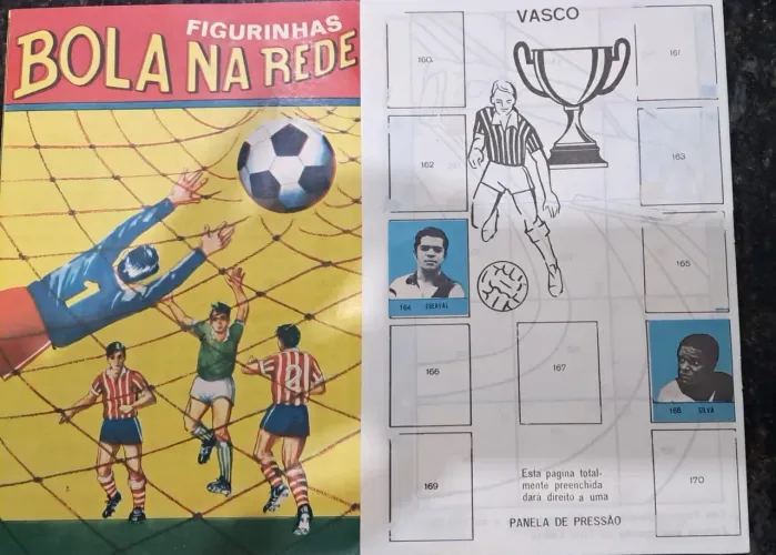 Página do Álbum Bola na Rede 1972 com 2 figurinhas VASCO