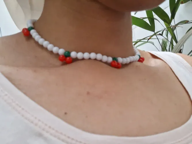 Colar de miçangas cereja artesanal personalizado e pronta entrega