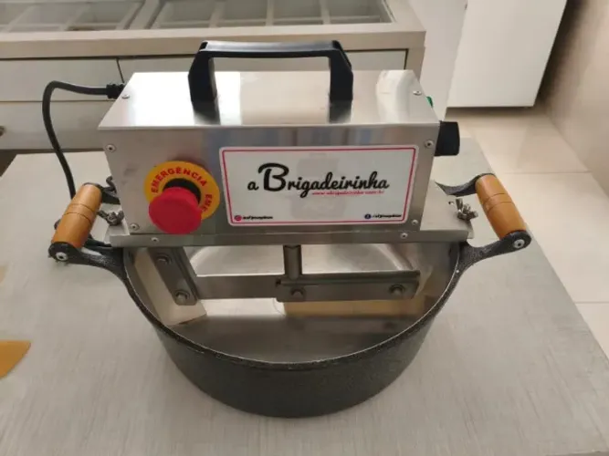 Panela mechedora de brigadeiro