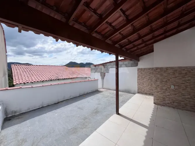 Casa com quintal e Área Gourmet em MACAFÉ