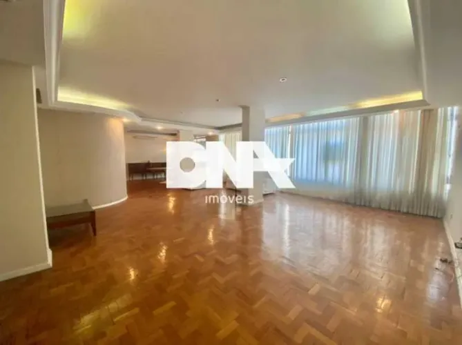 Apartamento - / Residencial / Copacabana