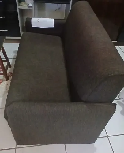 Sofá de 2 lugares seminovo em ótimo estado