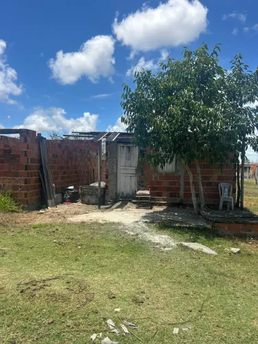 Vendo casa no precinho já com alicerce no fundo na taiçoca de fora (manteiga)