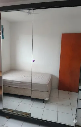 Roupeiro com espelho retirada se pecas