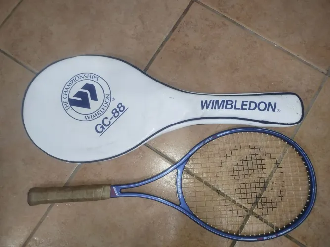 Raquete de tênis vintage da marca Wimbledon, modelo GC-8
