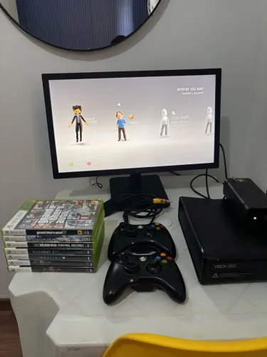 Vendo Xbox 360 Slim preto + Monitor LG 22MP410-B
