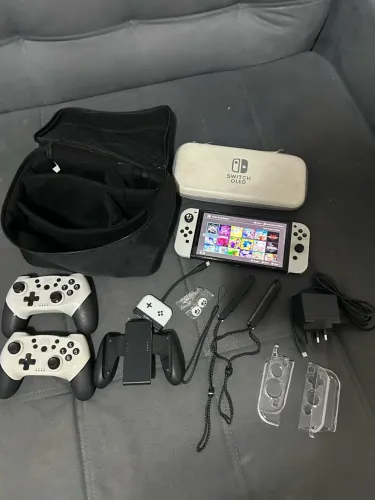 Nintendo Switch OLED Branco + 2 Controles Pro + Acessórios | R$ 2.800