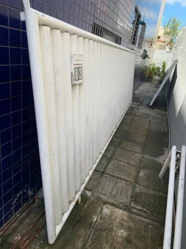 portal ,sendo dois medindo 4,90m, e um medindo 3,20m.maior $ 1,000,00 cada,e o menor $500,
