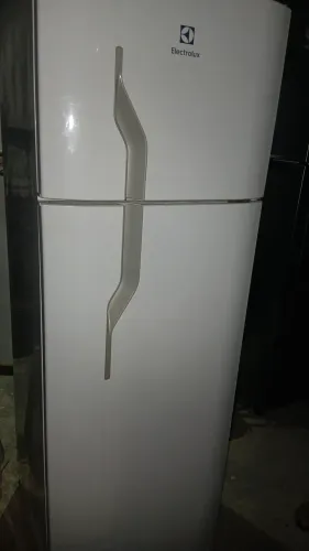 Vendo e entrego geladeira Electrolux 350L Degelo 110v entrego aceito pix