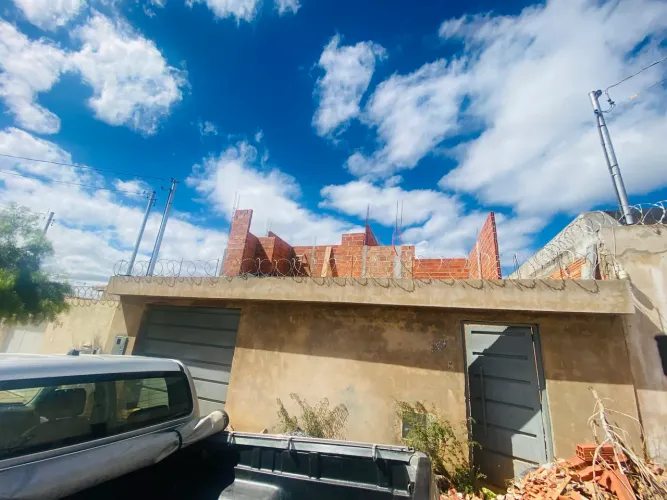 Casa /obra no bairro Jardim Olímpico