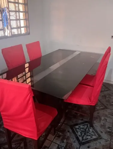 Vendo mesa com 6 cadeiras