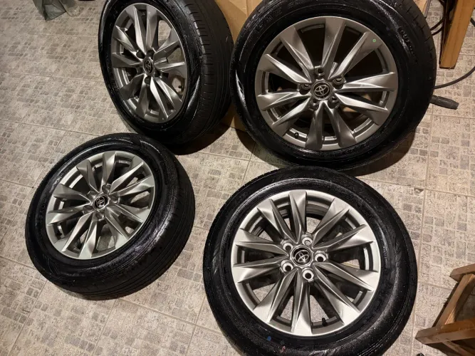 Rodas e pneus Corolla Cross aro 17
