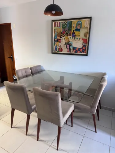 Mesa de jantar 6 cadeiras ? Madeira de lei, não é MDF.