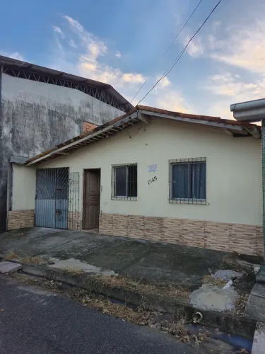 Vendo casa no centro de Santa Izabel