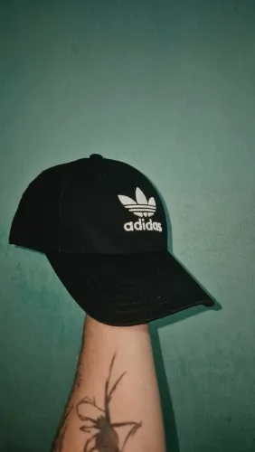 BONÉ ADIDAS ORIGINALS - NEGOCIO O VALOR