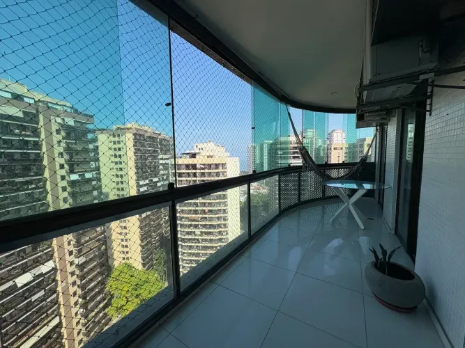 perto do metrô e Praia