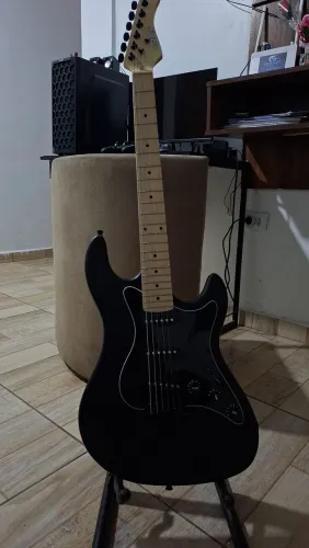 Guitarra Stratocaster Strinberg STS-100 BKS (Black Satin)