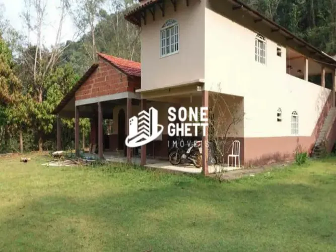 Sitio com 4 alqueires (200.000 metros quadrados) com 02 casas de caseiro, 01 casa sede e c