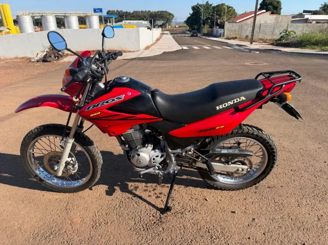 Honda Bros 2008 Vermelha em Excelente Estado