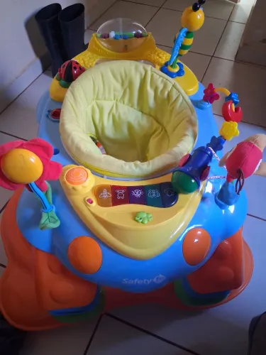 Vendo andador/ disquinho infantil 