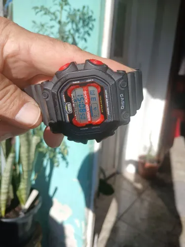 Troco relógio casio GSHOCK RESIST por carretilha abu garcia relógio seminovo sem arranh