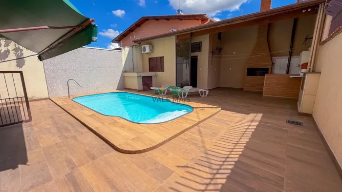 Casa com 4 dormitórios à venda, 295 m² por R$ 1.500.000,00 - Vila Paraíba - Guaratinguetá/
