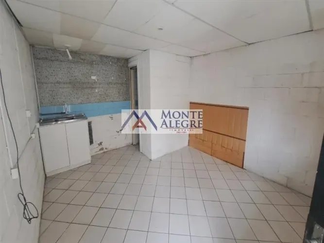 Casa residencial para alugar no bairro Interlagos com 1 dormitório e 35 m².