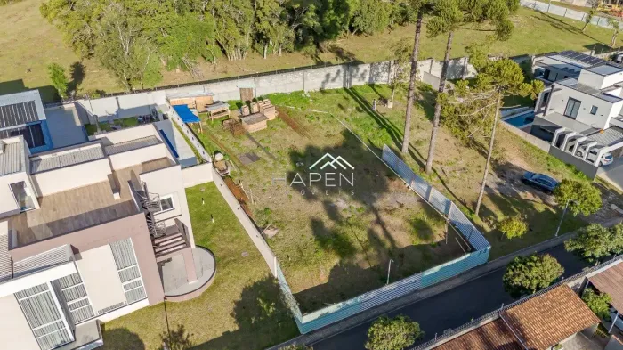 Terreno em condomínio fechado no Butiatuvinha