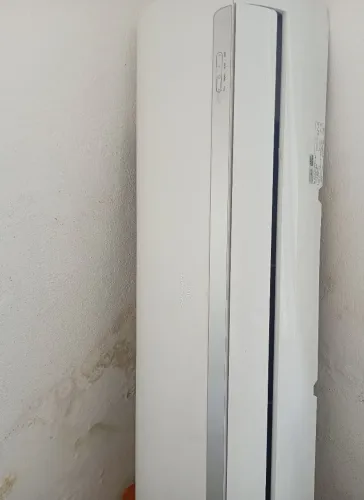 Ar-condicionado Midea de 22k completo, ideal para salão, Studio, escritório....