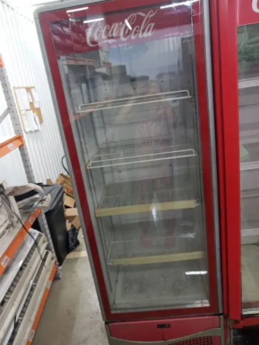 Geladeira Expositora profissional, metalfrio , 127v / logo coca cola