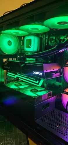 Placa de Vídeo AMD Radeon RX 9060 XT XFX Speedster 16GB GDDR6 (Triplo Fan)