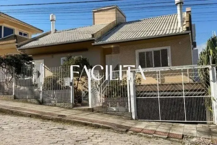 Casa com 3 quartos para locação no bairro Itaguaçu, Florianópolis