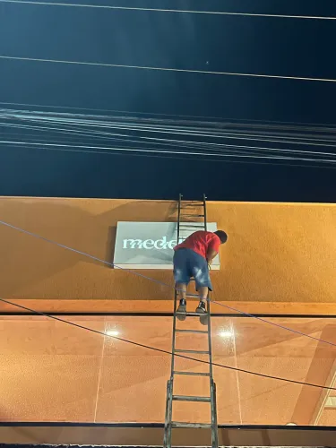 Fachadas em letra caixa 