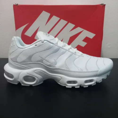 TÊNIS NIKE AIR MAX PLUS TN BRANCO DE COURO TRIPLE WHITE COMPLETO NOVO NA CAIXA TAMANHO 40