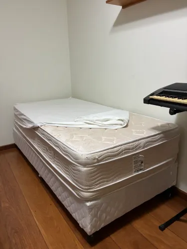 Vendo cama box solteiro c/ colchão
