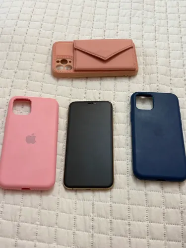 iPhone 11 Pro, 256GB dourado Com Capinhas