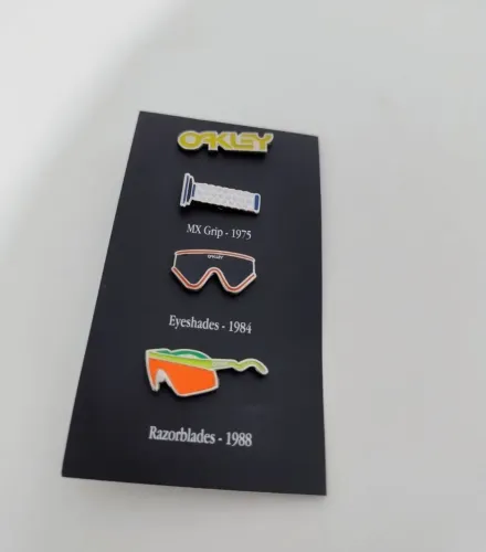 Pins broches Oakley 