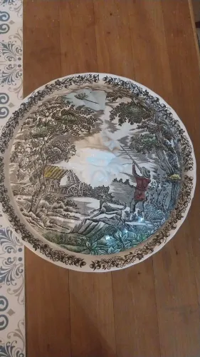 Porcelana inglesa. Sopeira. Ornamento
